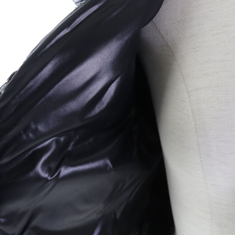 Moncler Mont Clesol 2022 Bardanette Short Length Down Jacket With Logo Patch