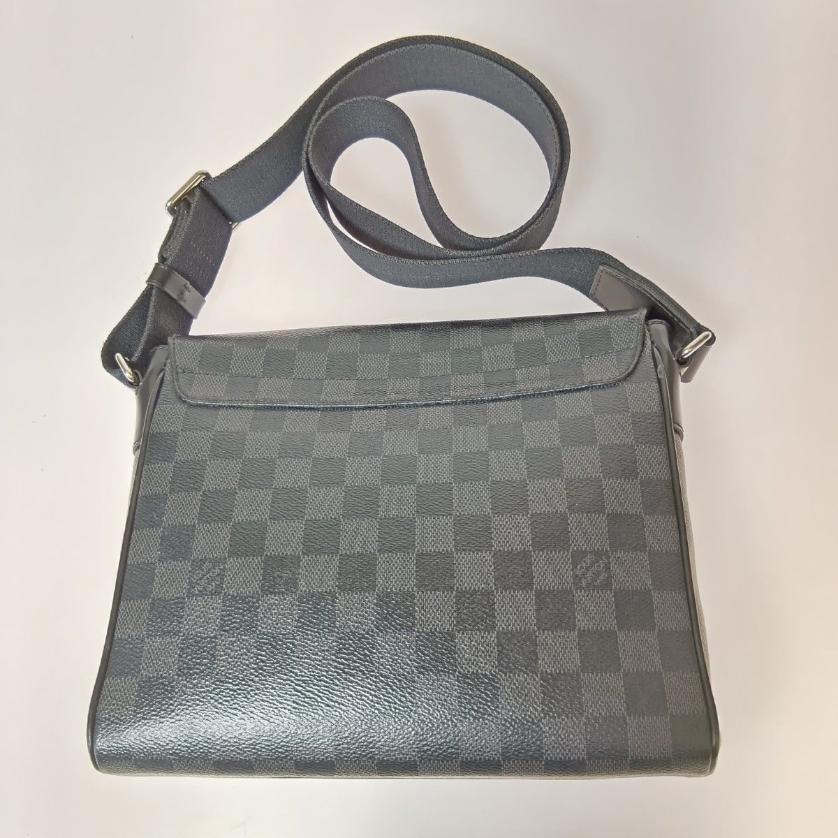 Louis Vuitton Damier Graphite District PM Nm Shoulder Bag N41028 Black