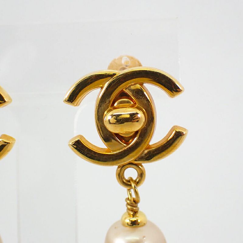 Chanel / Faux Pearl Earring / Gold Hardware / With Box / G512-33