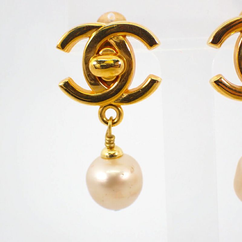 Chanel / Faux Pearl Earring / Gold Hardware / With Box / G512-33