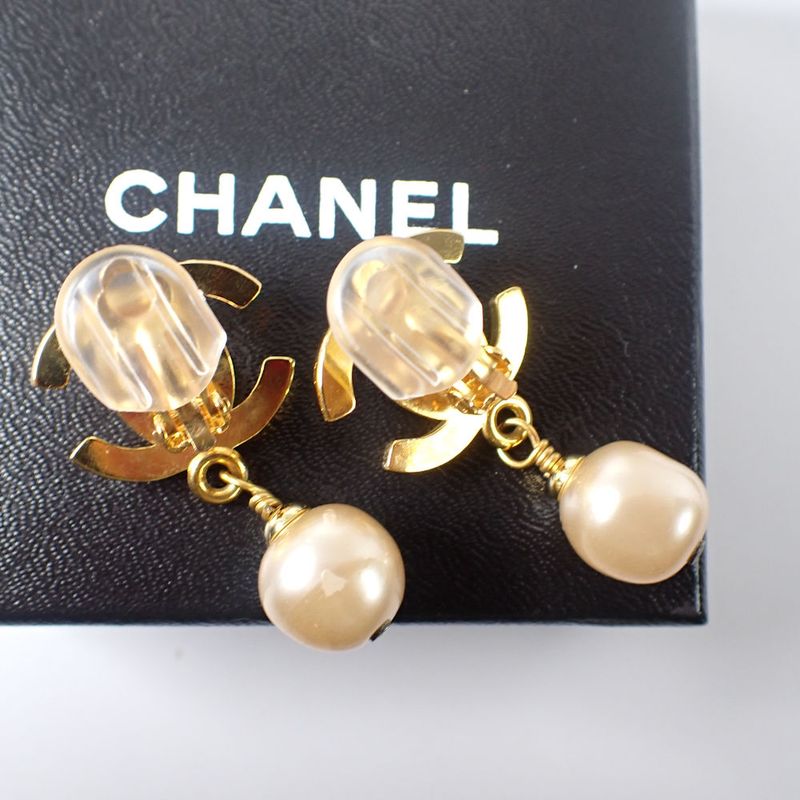 Chanel / Faux Pearl Earring / Gold Hardware / With Box / G512-33