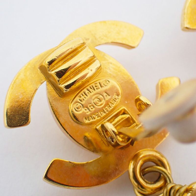 Chanel / Faux Pearl Earring / Gold Hardware / With Box / G512-33