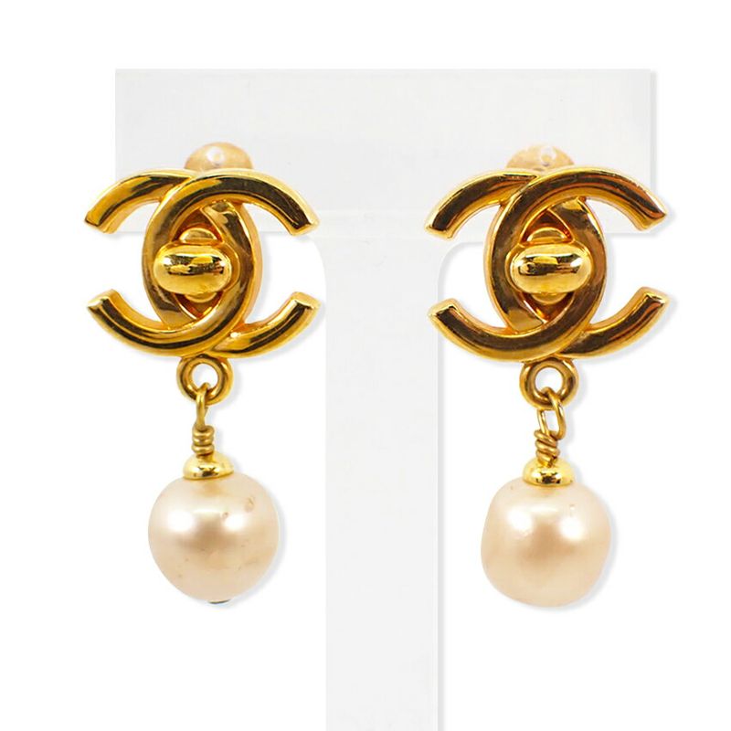 Chanel / Faux Pearl Earring / Gold Hardware / With Box / G512-33