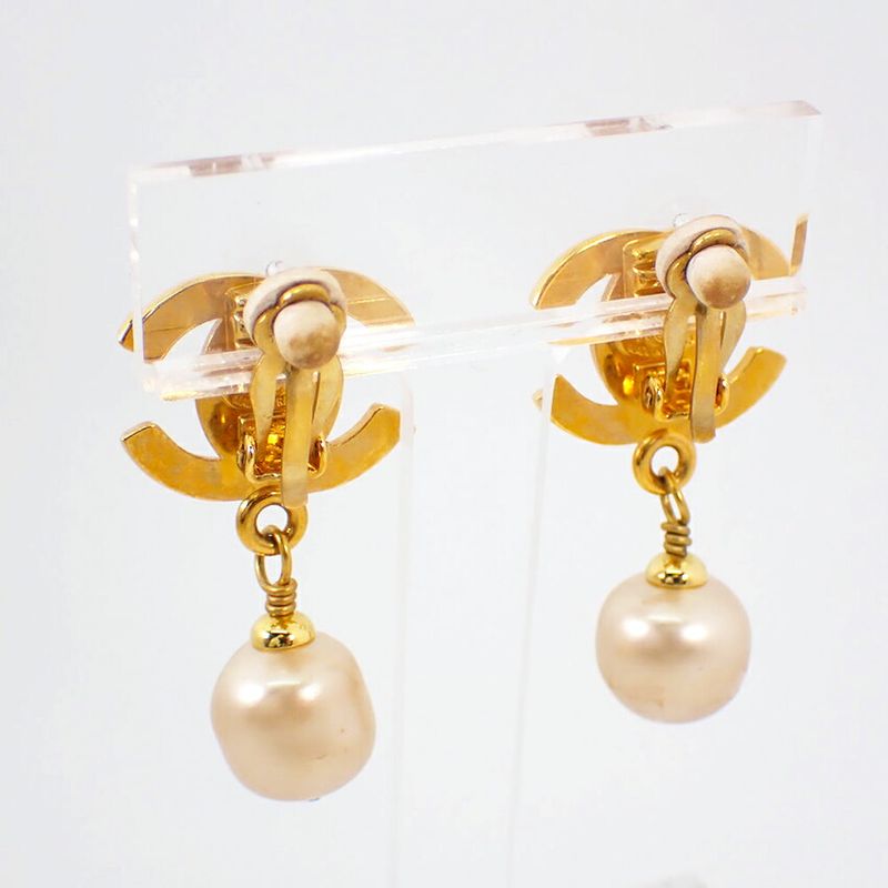 Chanel / Faux Pearl Earring / Gold Hardware / With Box / G512-33