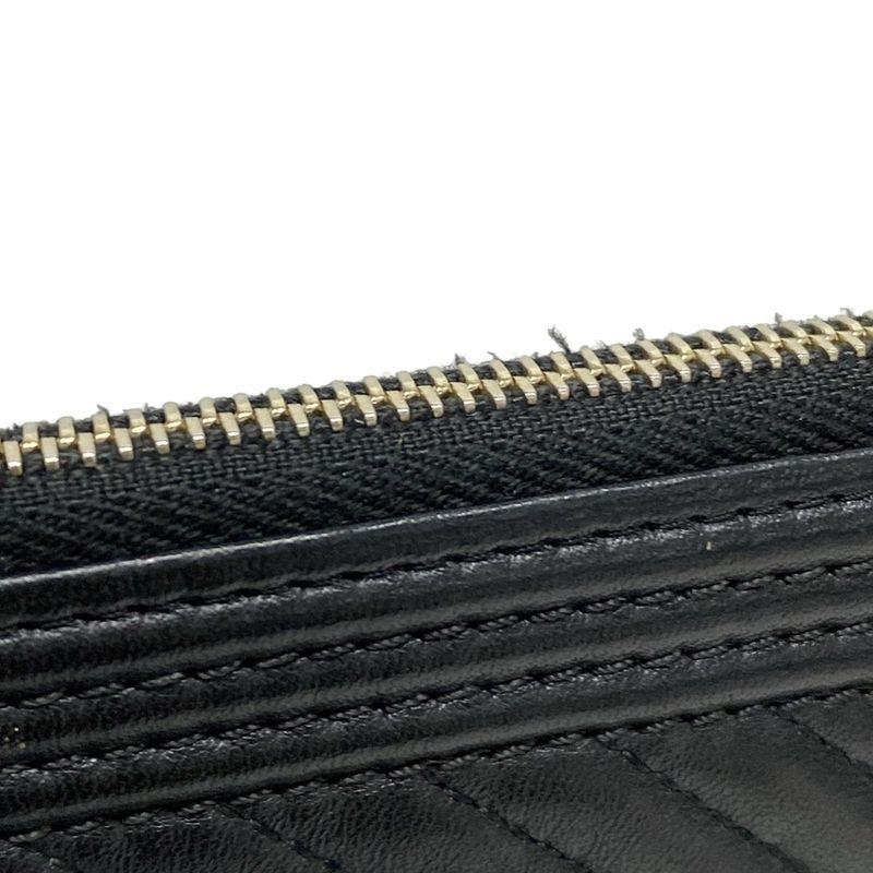 Chanel Clutch Bag V-stitch (chevron)/boy Chanel Black Gold Hardware Lambskin