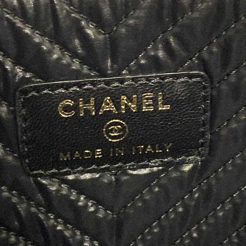 Chanel Clutch Bag V-stitch (chevron)/boy Chanel Black Gold Hardware Lambskin