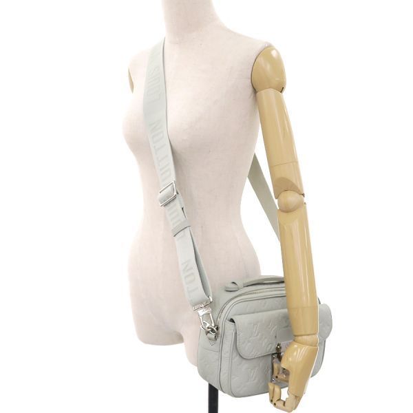 Louis Vuitton Taurillon S-lock Messenger M23152 [grade A