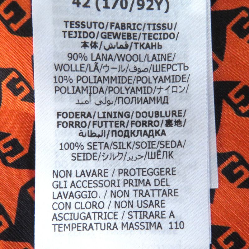 Gucci 674323 100% Silk Lining With GG Buttons Staggered Pattern Hand-tufted