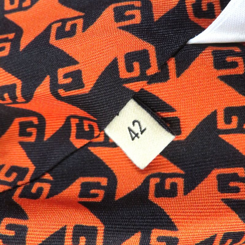 Gucci 674323 100% Silk Lining With GG Buttons Staggered Pattern Hand-tufted