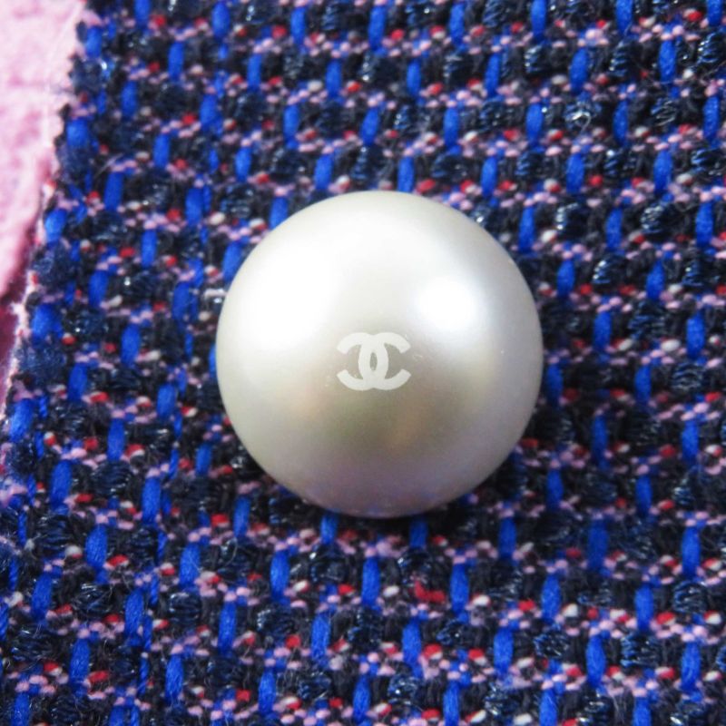 CHANEL P45867 F Pearl Coco Mark Button Cut Off Collarless Tweed Metallic Jacket