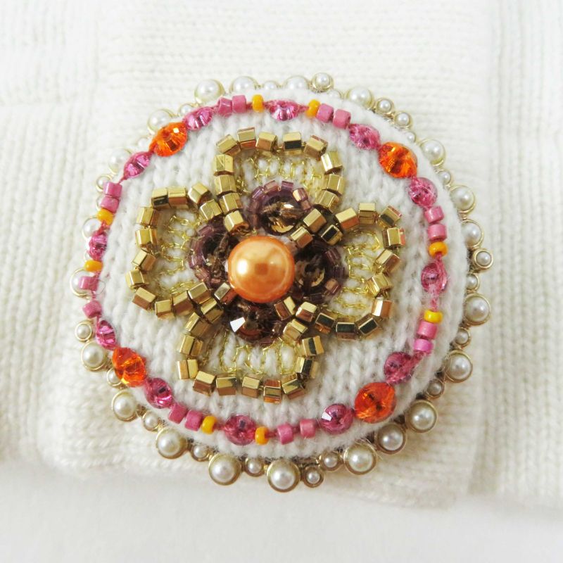 CHANEL P73102 Cashmere Long Sleeve Knit Cardigan With Decorative Coco Mark