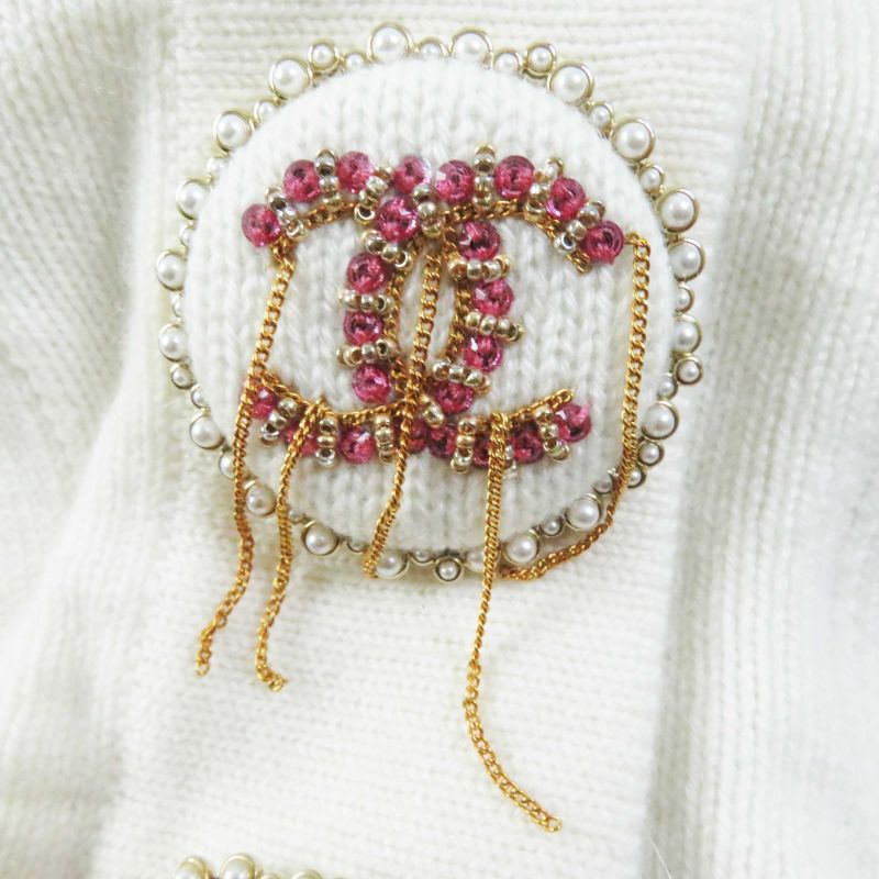 CHANEL P73102 Cashmere Long Sleeve Knit Cardigan With Decorative Coco Mark