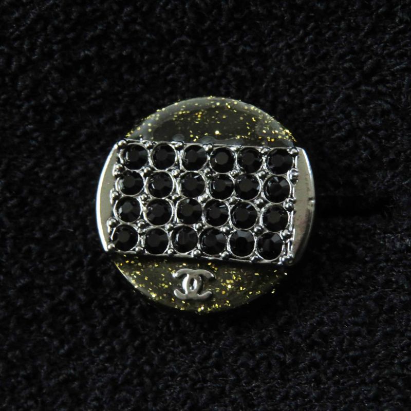 CHANEL P42616/p42872 Wool Nylon With Rhinestone Coco Button And Plate Single