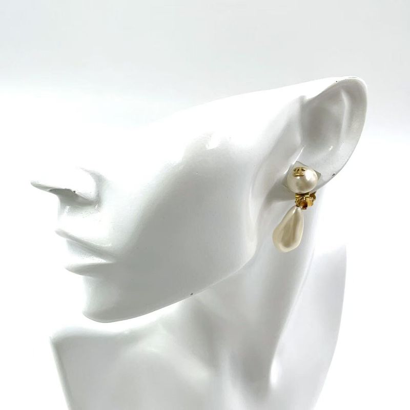 Chanel Coco Pearl Motif GP Gold And White Earrings