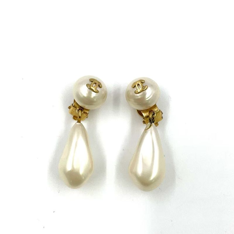 Chanel Coco Pearl Motif GP Gold And White Earrings