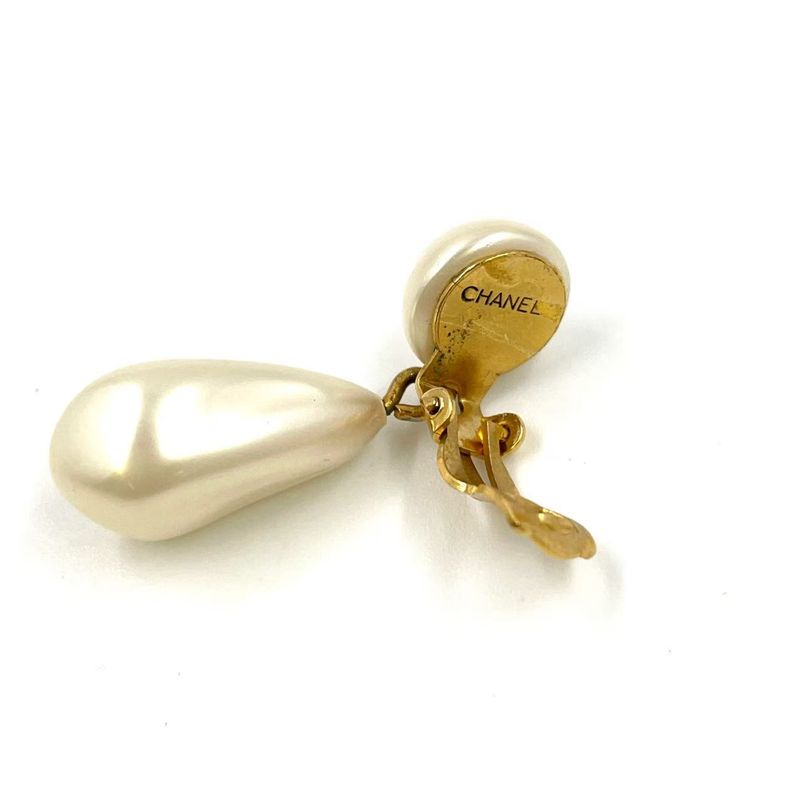 Chanel Coco Pearl Motif GP Gold And White Earrings