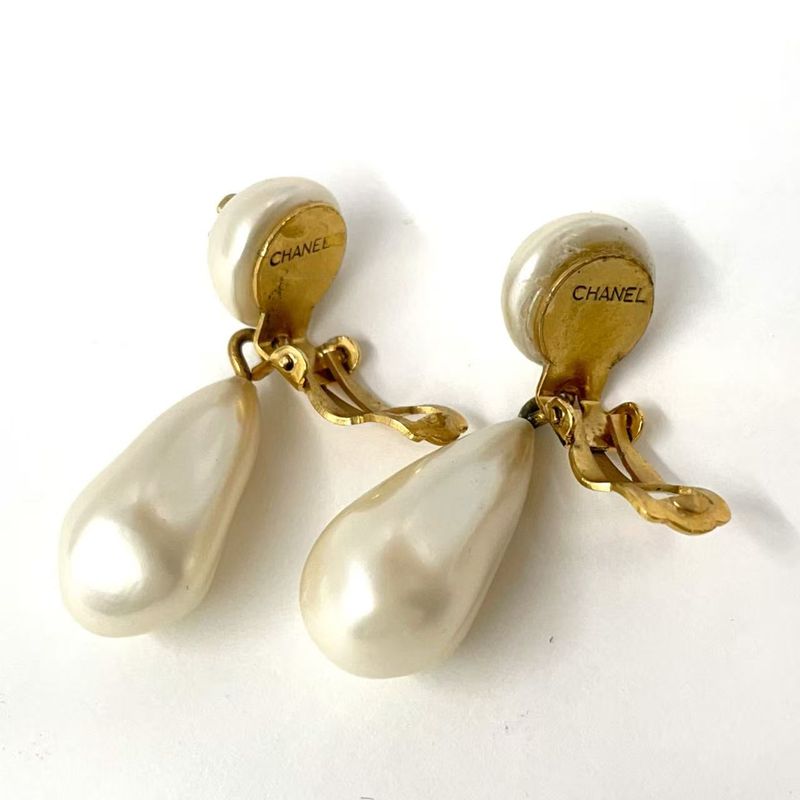 Chanel Coco Pearl Motif GP Gold And White Earrings
