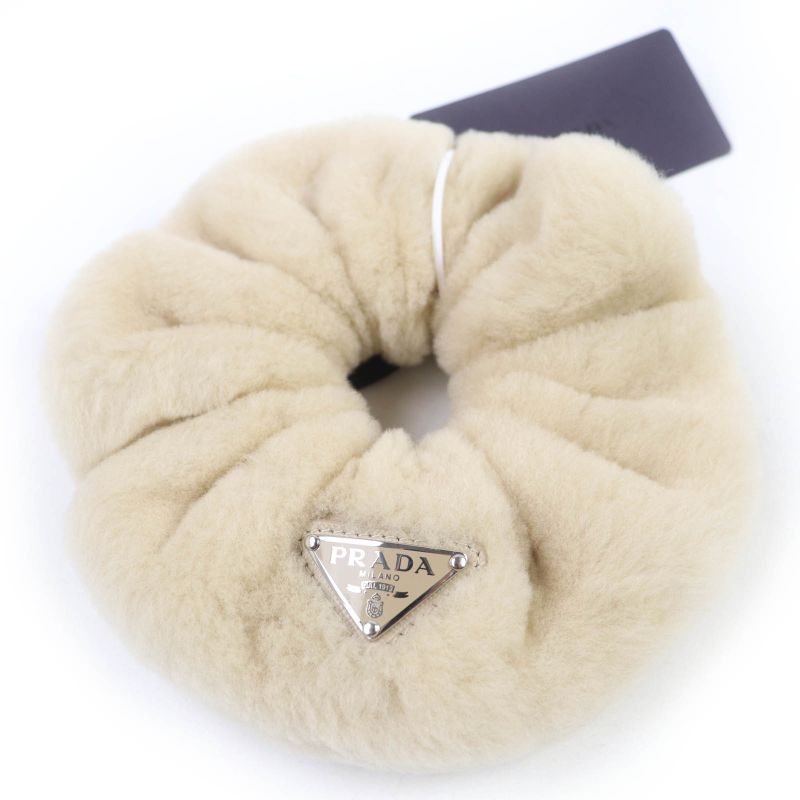 Prada 1if131 Triangle Logo Triangle Plate Mouton Fur Chou Hair Accessory Beige