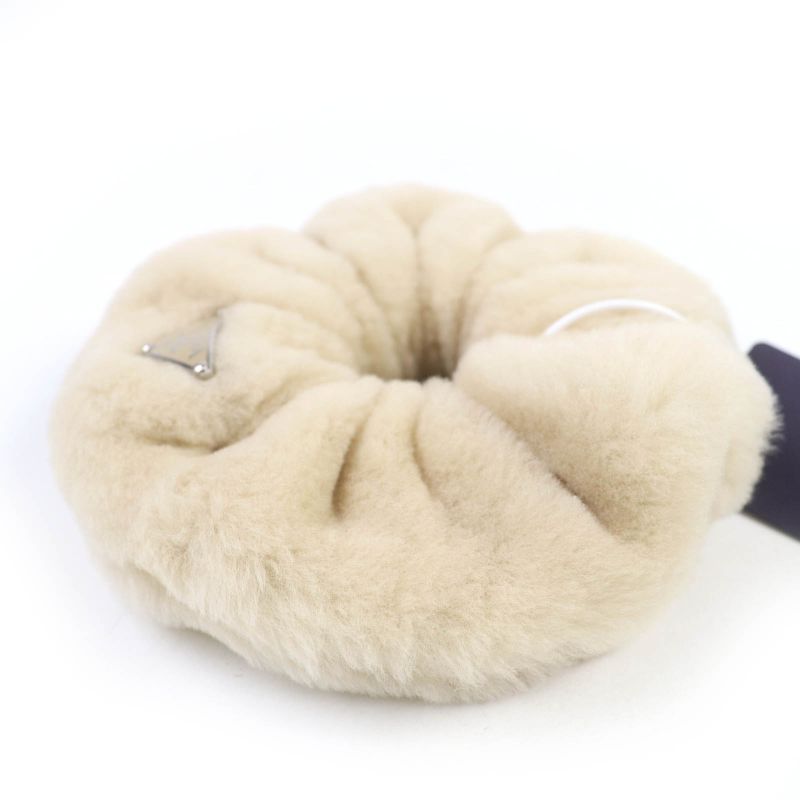 Prada 1if131 Triangle Logo Triangle Plate Mouton Fur Chou Hair Accessory Beige