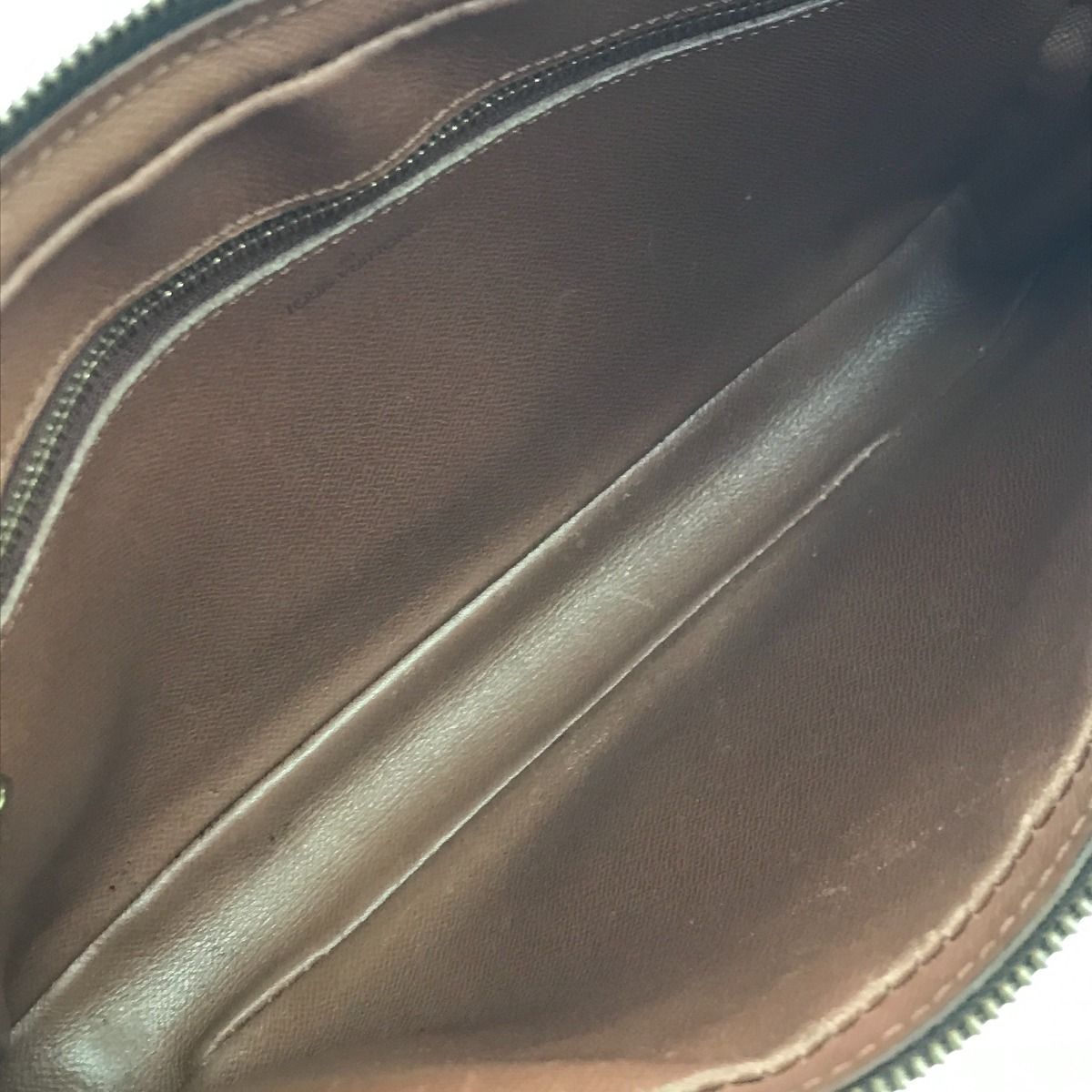 Louis Vuitton Second Bag Inside and Outside Zipper Pockets Cannot Be Used