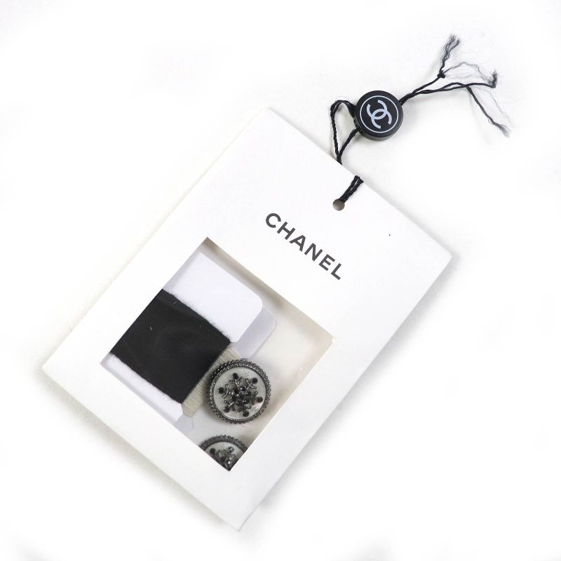 CHANEL P62167k47783 100% Cashmere Cocomark And Snowflake Buttons Snowflake