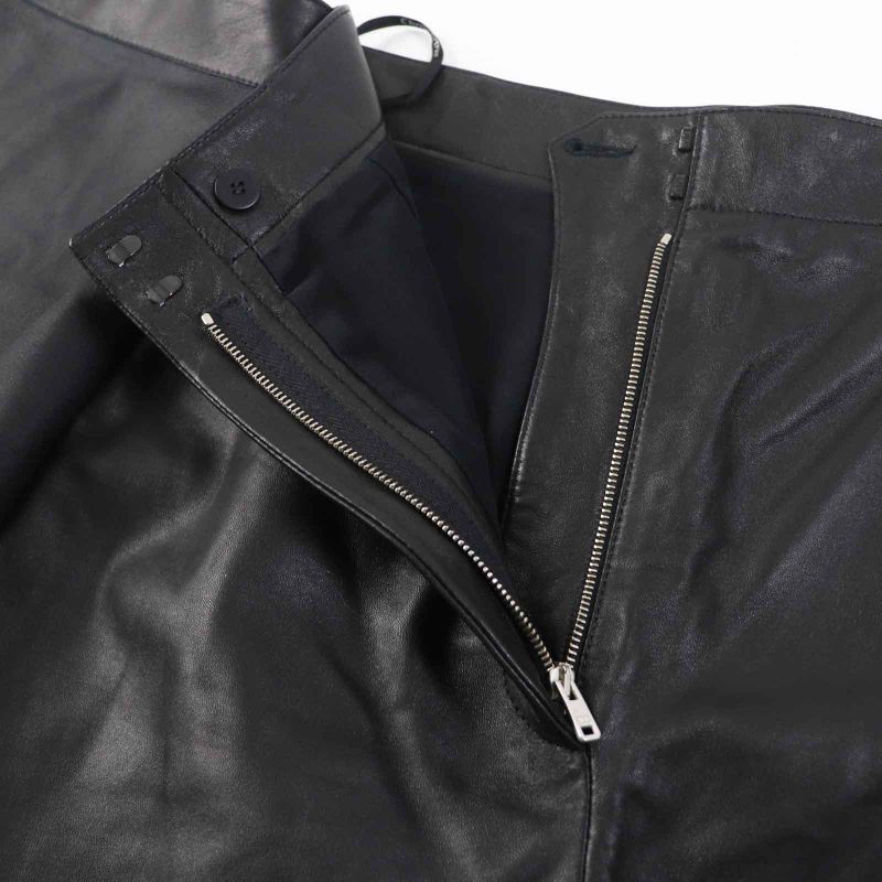 Christian DIOR 045p45al015 Lambleather 100% Silk Wrap Shorts With CD Buckle