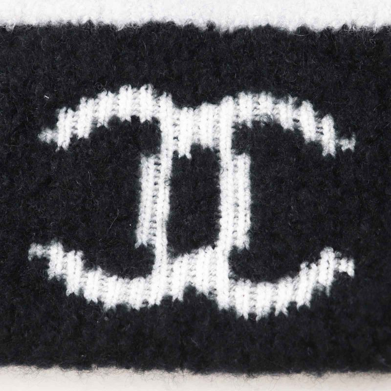 CHANEL Wool Cashmere Coco Mark Bicolor Knit Gloves / Knit Cap 2-piece Set Black