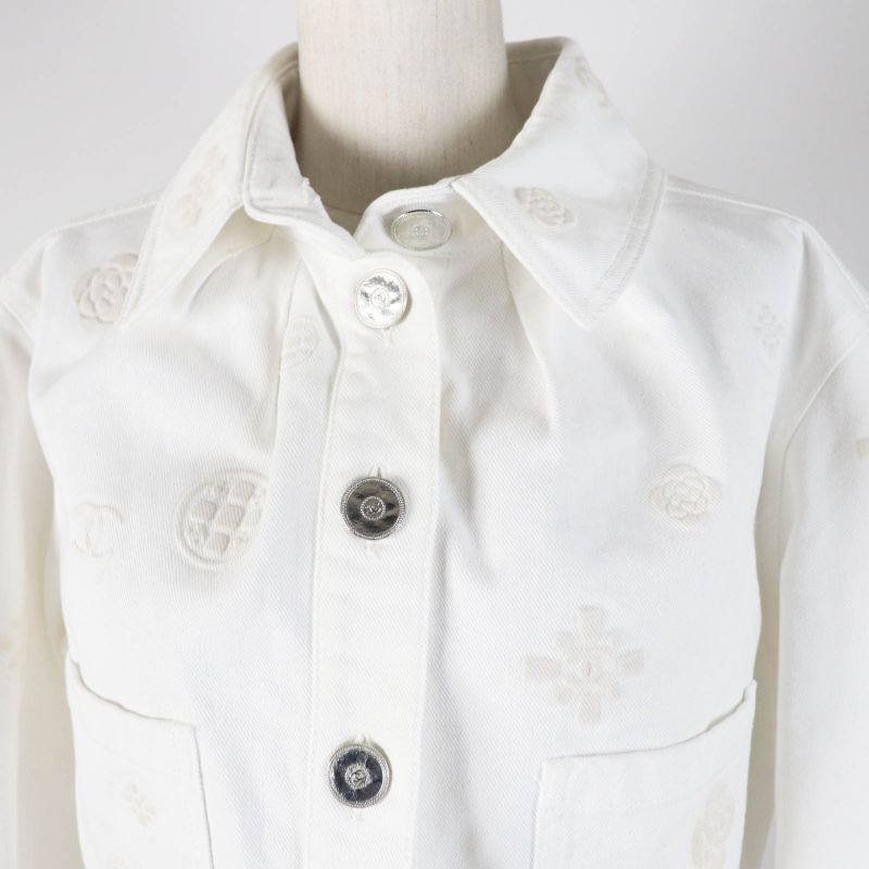 CHANEL P70204 Cotton Coco Mark Button Camellia Embossed Cropped Denim Jacket