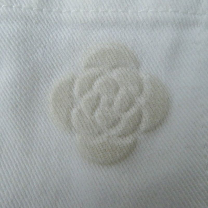 CHANEL P70204 Cotton Coco Mark Button Camellia Embossed Cropped Denim Jacket