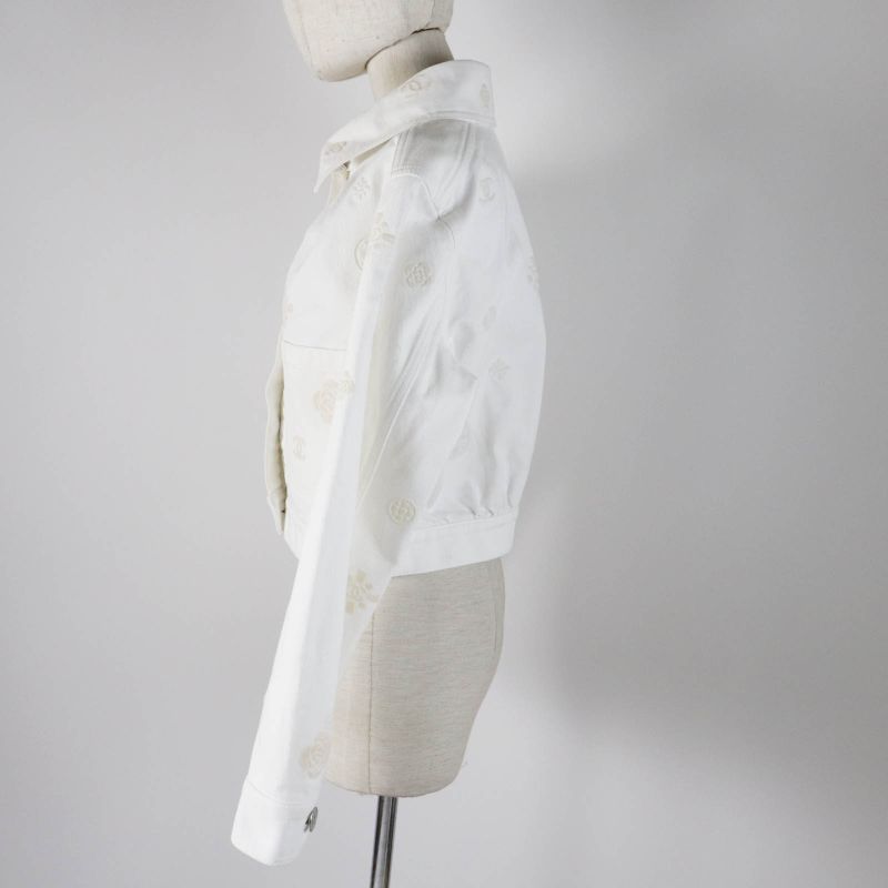 CHANEL P70204 Cotton Coco Mark Button Camellia Embossed Cropped Denim Jacket