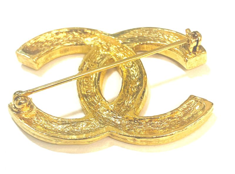 Chanel Rhinestone Brooch : B3194