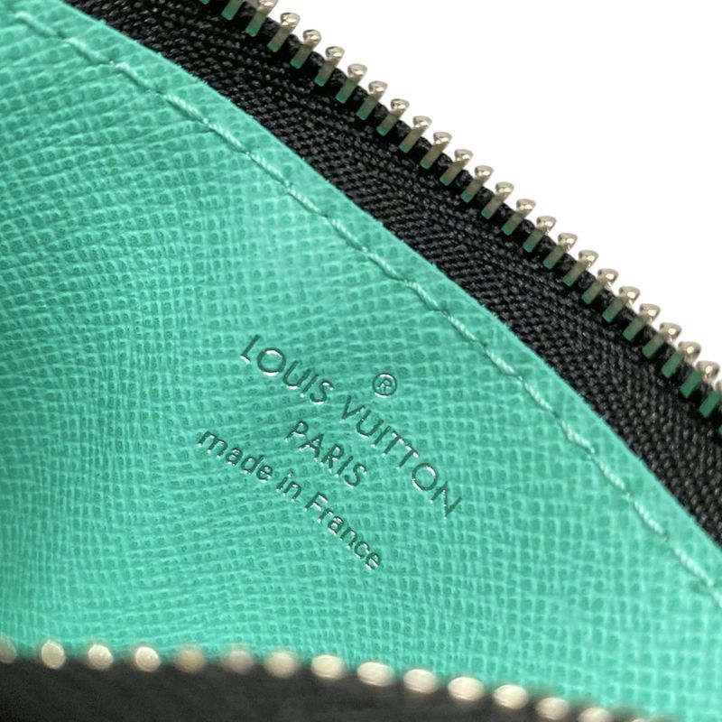 Louis Vuitton Wallet Taiga Llama Gaston Wearable Wallet M30934 Vert Miami