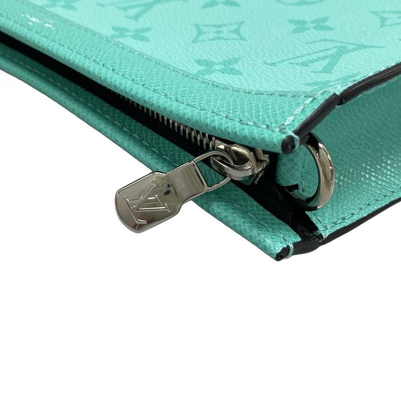 Louis Vuitton Wallet Taiga Llama Gaston Wearable Wallet M30934 Vert Miami