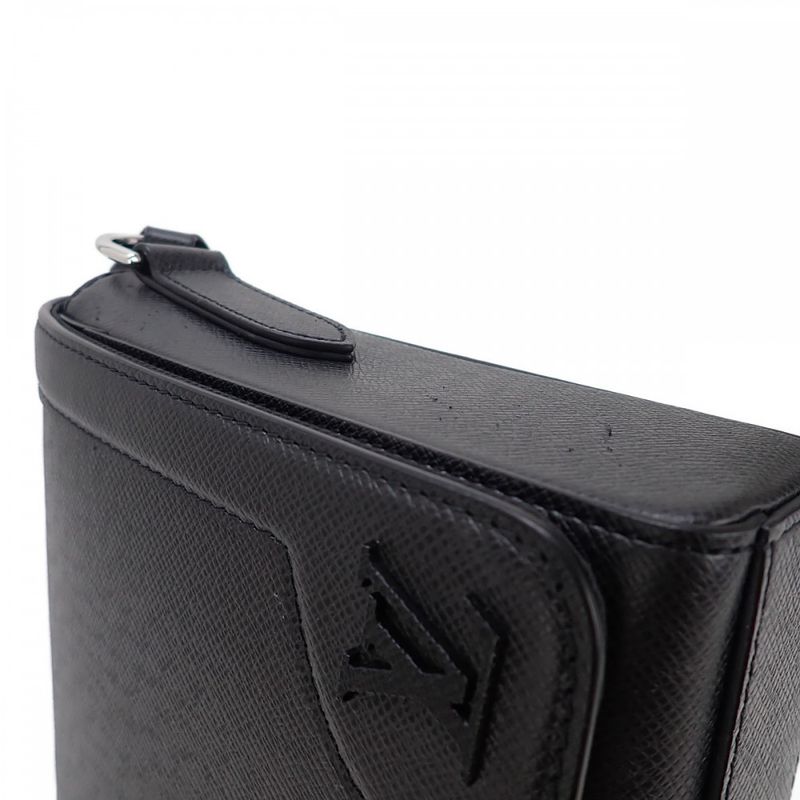 Louis Vuitton New Flap M30807 Shoulder Bag Messenger Bag Taiga Noir Black Men