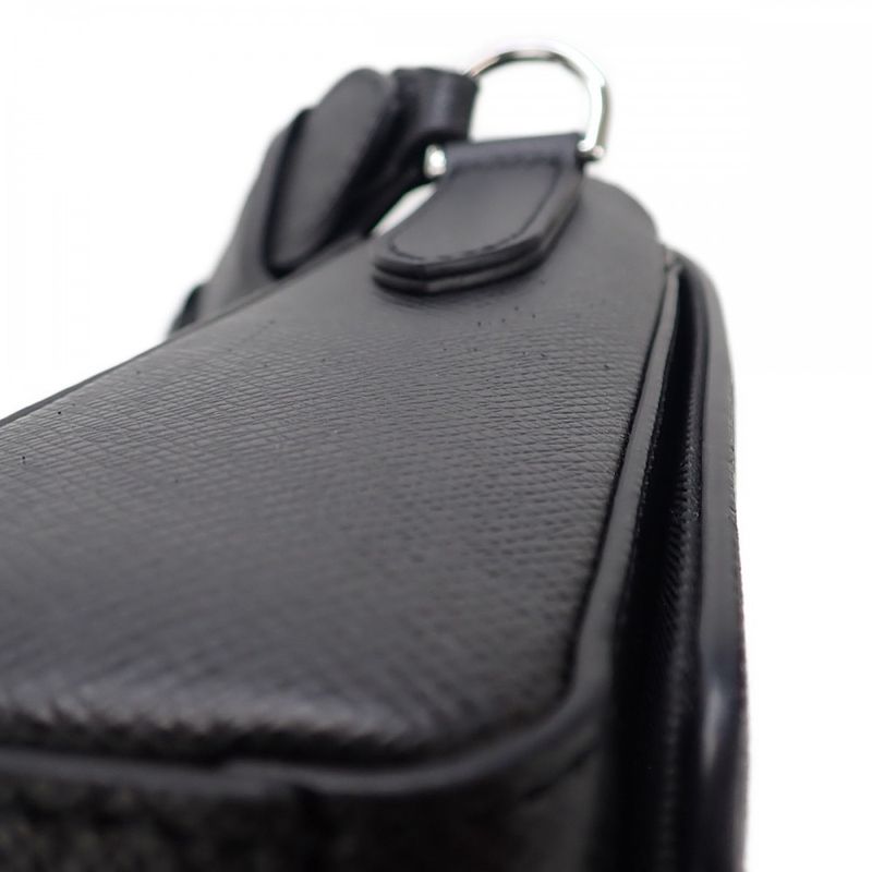 Louis Vuitton New Flap M30807 Shoulder Bag Messenger Bag Taiga Noir Black Men