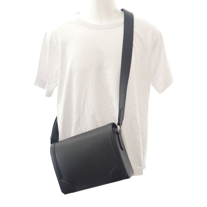 Louis Vuitton New Flap M30807 Shoulder Bag Messenger Bag Taiga Noir Black Men