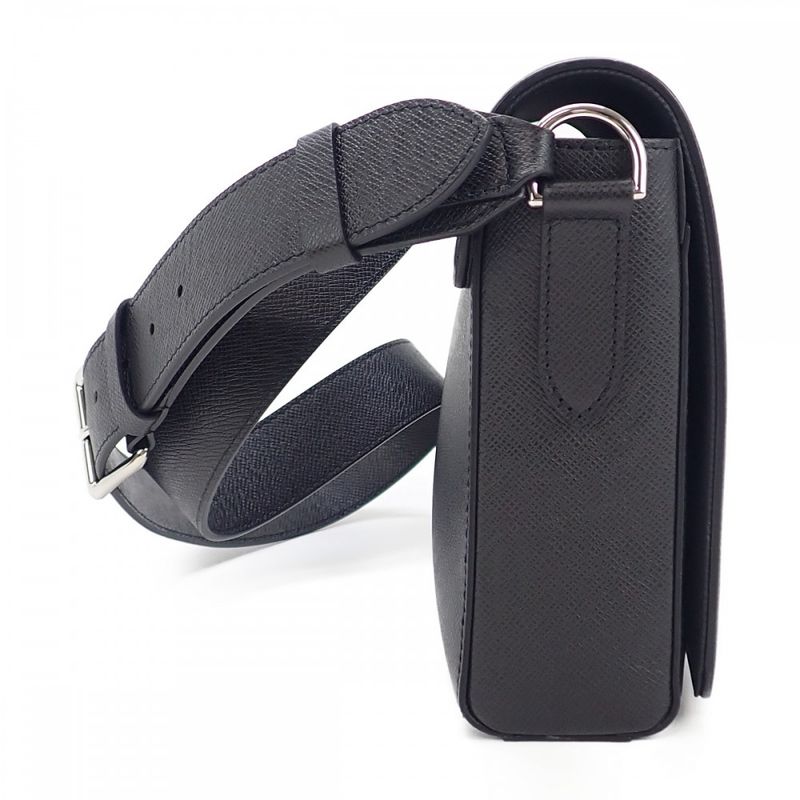 Louis Vuitton New Flap M30807 Shoulder Bag Messenger Bag Taiga Noir Black Men