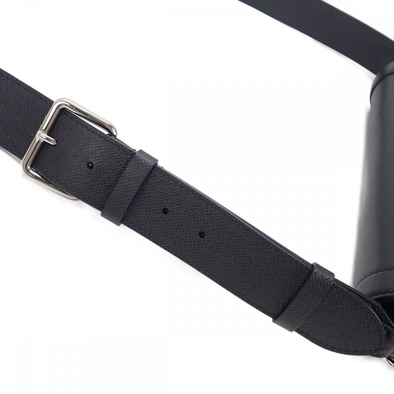 Louis Vuitton New Flap M30807 Shoulder Bag Messenger Bag Taiga Noir Black Men