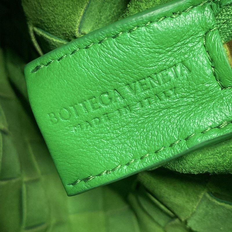 Bottega Veneta Shoulder Bag Mini Loop Camera Bag 680254 Paraquito (green)