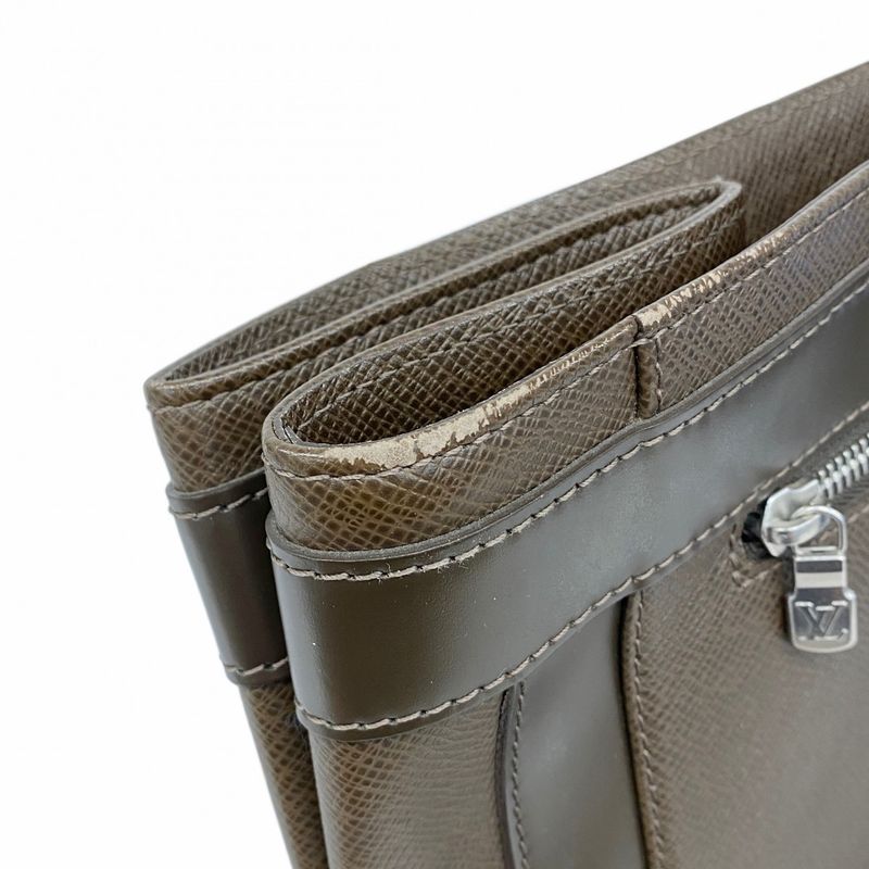 Louis Vuitton Taiga Casbek GM M31018 Grizzly Men's Business Bag