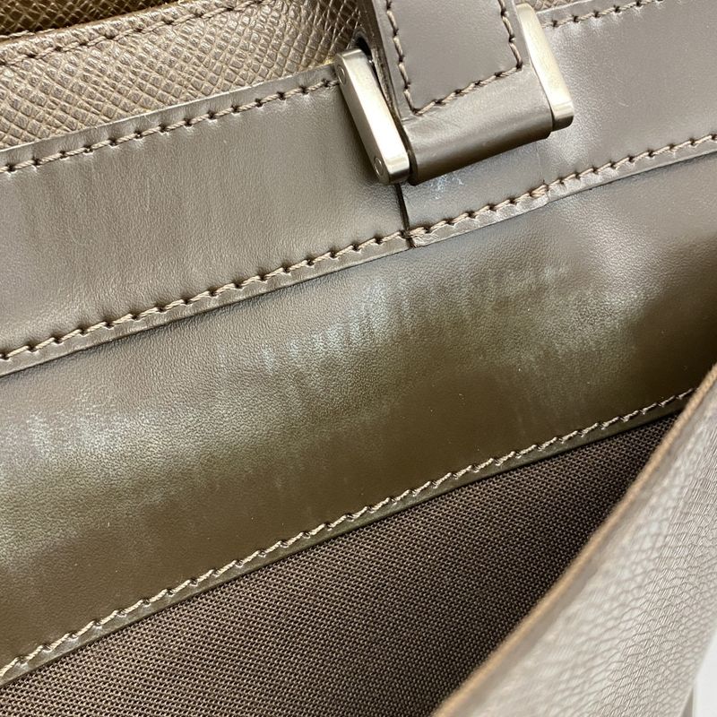 Louis Vuitton Taiga Casbek GM M31018 Grizzly Men's Business Bag