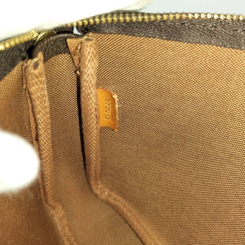 Louis Vuitton Pochette Accessoire Pouch Monogram M51980