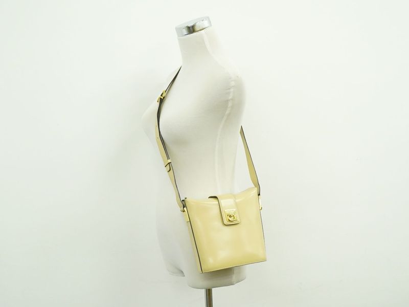 Authentic Celine Leather Shoulder Bag Pochette Beige Bag Pre-owned [follow-up