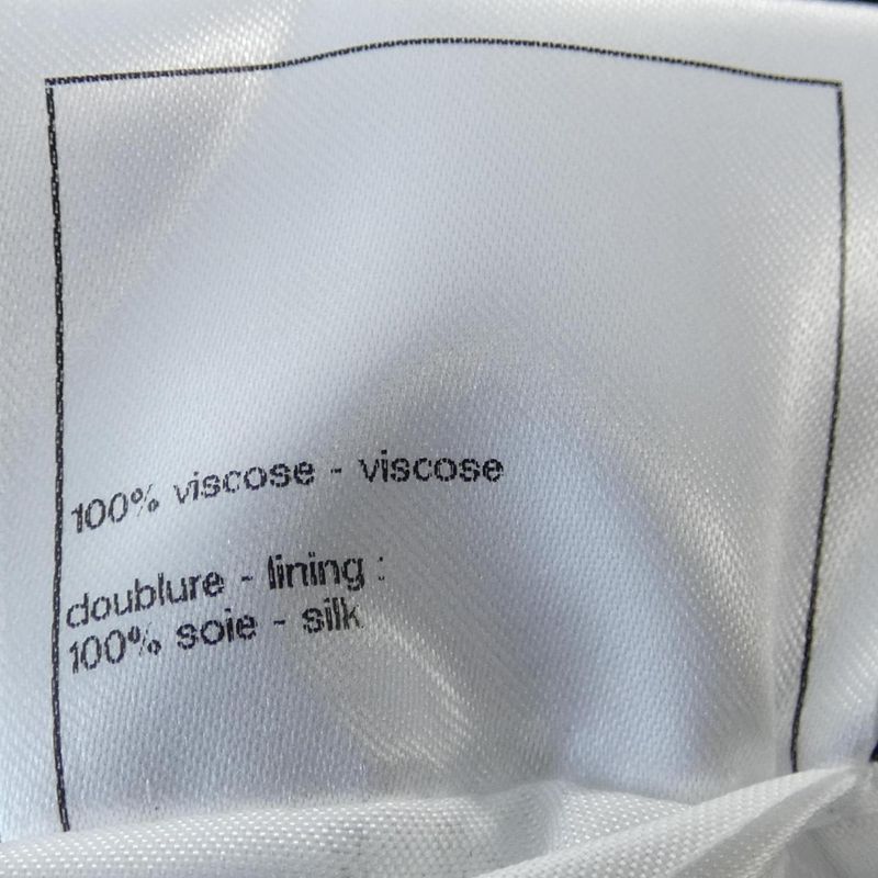 Chanel P75859v67122 Cape