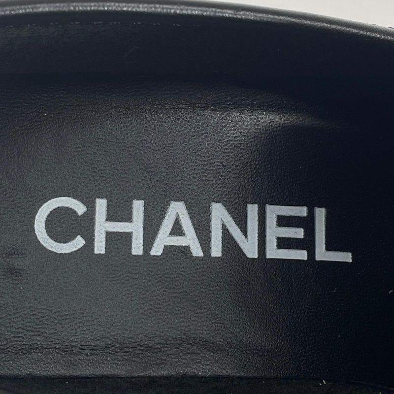 CHANEL 22B G39206 Thick-soled Leather Loafers With Coco Mark Hardware Black 35