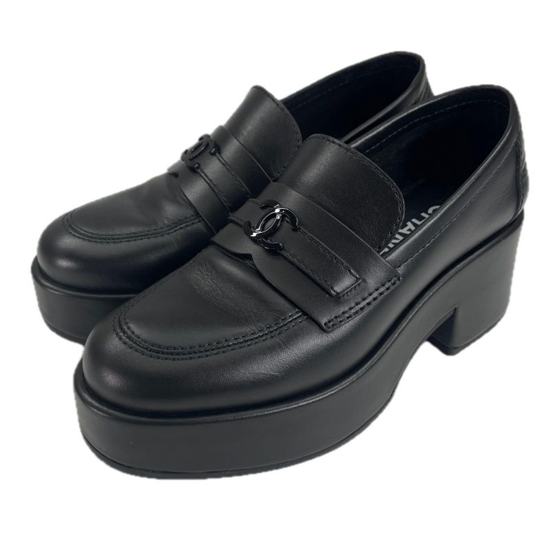 CHANEL 22B G39206 Thick-soled Leather Loafers With Coco Mark Hardware Black 35