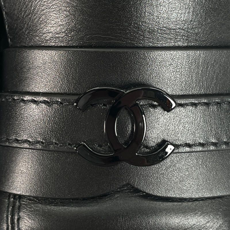 CHANEL 22B G39206 Thick-soled Leather Loafers With Coco Mark Hardware Black 35