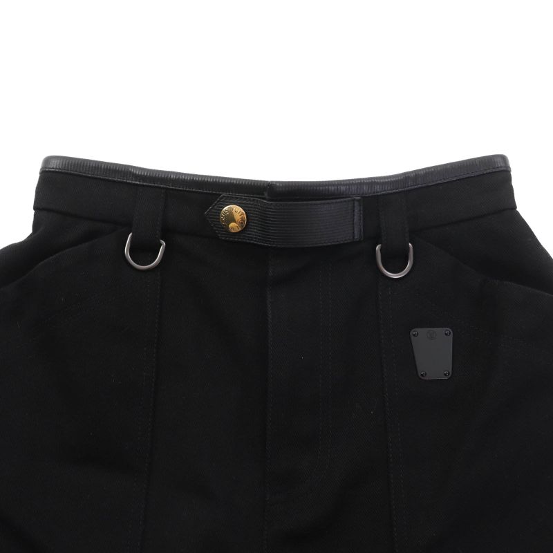 Louis Vuitton 23SS Lamb Leather Piping LV Plate Logo Button Shorts Black 34