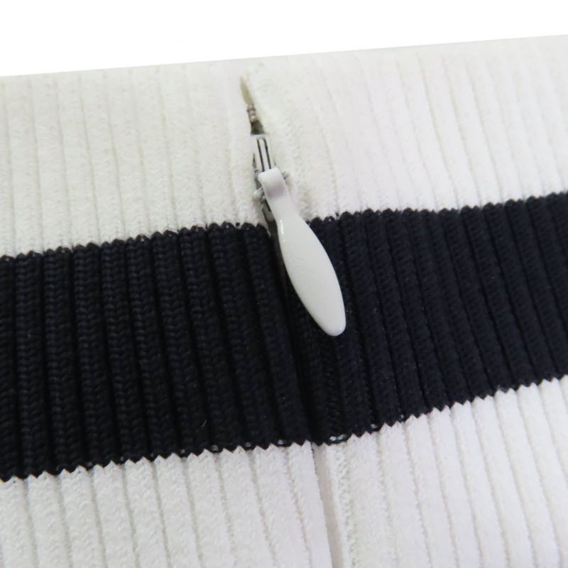 CHANEL P56061v42335 100% Silk Lining Floral Lace Skirt With Coco Mark Part