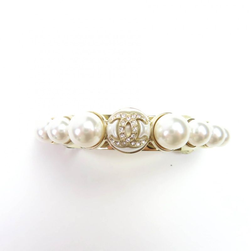 CHANEL I22S Faux Pearl Hair Accessory Barrette With Coco Mark Stone Gold